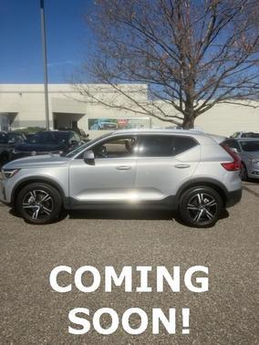 2025 Volvo XC40 B5 Core Bright Theme