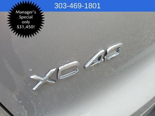2025 Volvo XC40 B5 Core Bright Theme