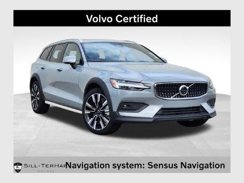 Metallic 2025 Volvo V60 Cross Country B5 Ultra