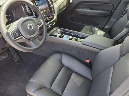 2025 Volvo XC60 B5 Core