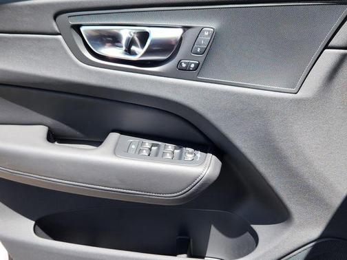 2025 Volvo XC60 B5 Core