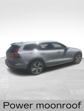 Metallic 2025 Volvo V60 Cross Country B5 Plus