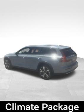 Metallic 2025 Volvo V60 Cross Country B5 Plus