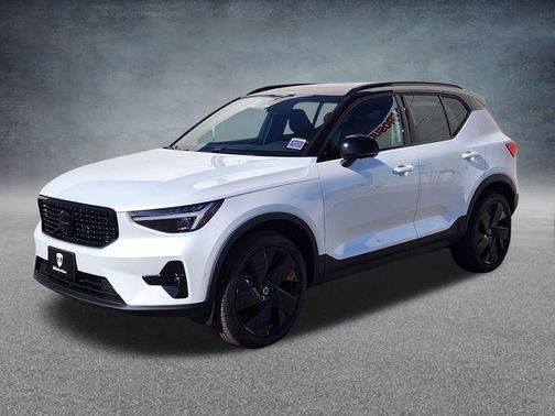 2026 Volvo XC40 B5 Ultra Black Edition