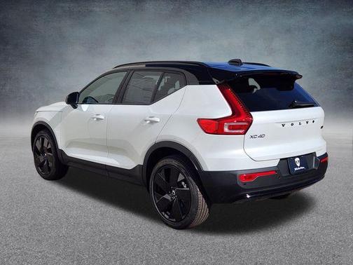 2026 Volvo XC40 B5 Ultra Black Edition