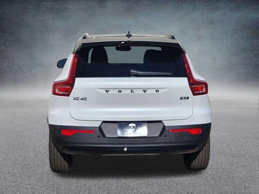 2026 Volvo XC40 B5 Ultra Black Edition