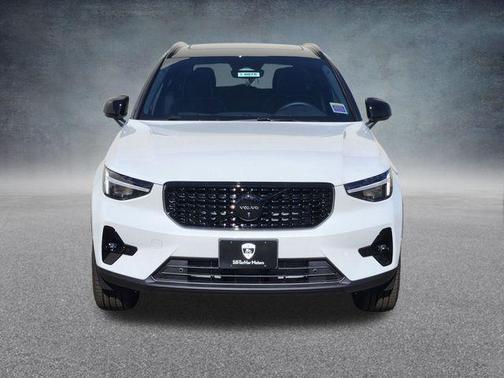 2026 Volvo XC40 B5 Ultra Black Edition