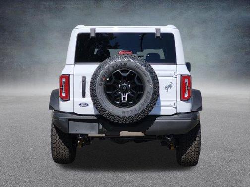 Oxford White 2026 Ford Bronco Badlands