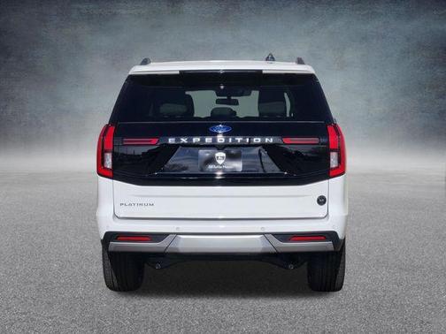 Star White 2026 Ford Expedition Platinum