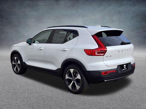 2026 Volvo XC40 B5 Plus