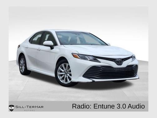 Super White 2018 Toyota Camry LE