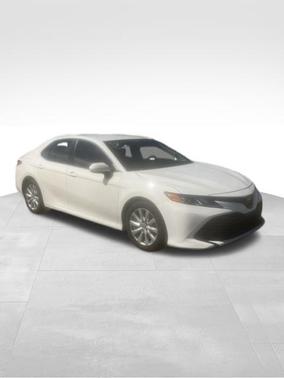 Super White 2018 Toyota Camry LE
