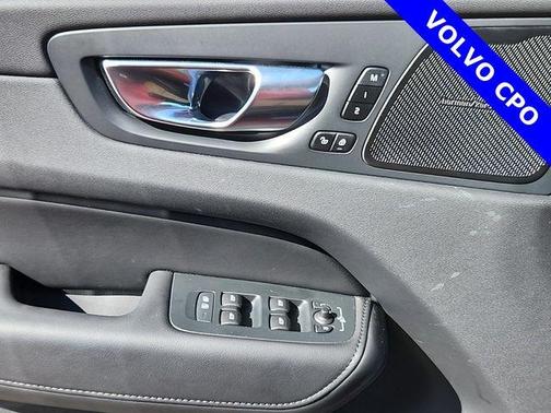 2025 Volvo XC60 Plug-In Hybrid T8 Plus