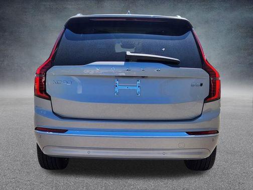 2025 Volvo XC90 B5 Core