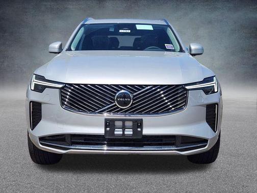 2025 Volvo XC90 B5 Core