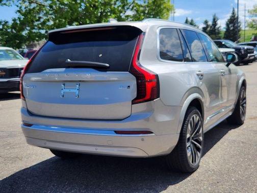 2025 Volvo XC90 B5 Core