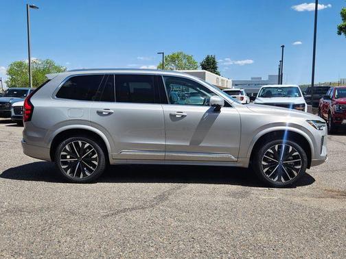 2025 Volvo XC90 B5 Core