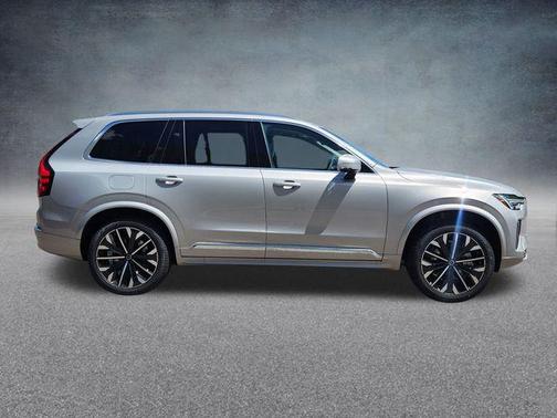 2025 Volvo XC90 B5 Core