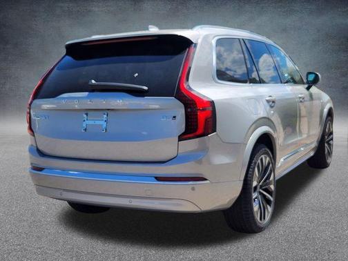 2025 Volvo XC90 B5 Core