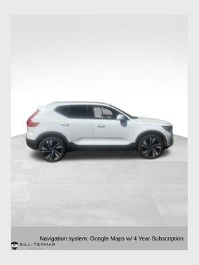 2025 Volvo XC40 B5 Plus Bright Theme