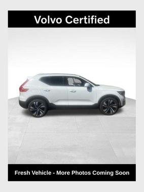 Crystal White Pearl 2025 Volvo XC40 B5 Plus Bright Theme