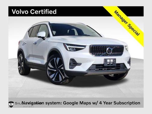 Crystal White Pearl 2025 Volvo XC40 B5 Plus Bright Theme