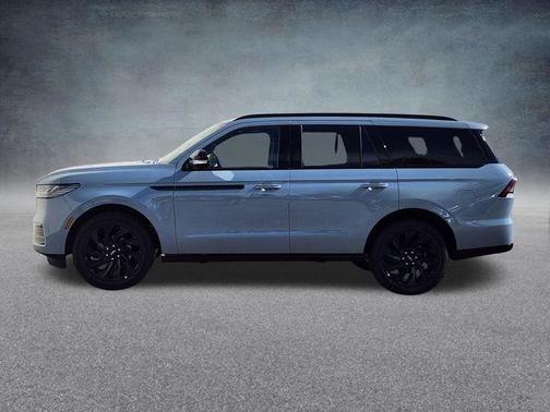 Gray Mist Metallic 2026 Lincoln Navigator Reserve