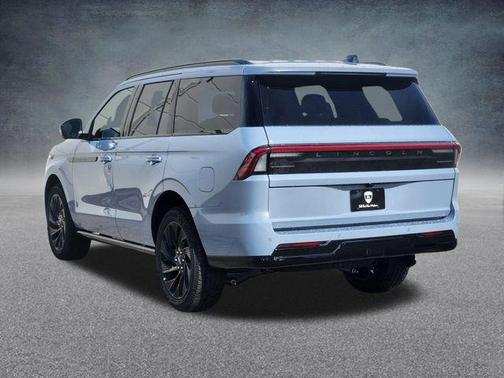 Gray Mist Metallic 2026 Lincoln Navigator Reserve