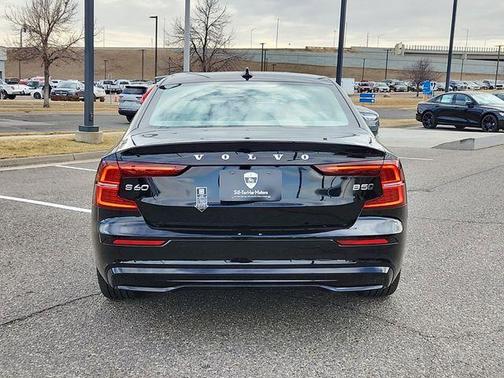 2024 Volvo S60 B5 Core Dark Theme