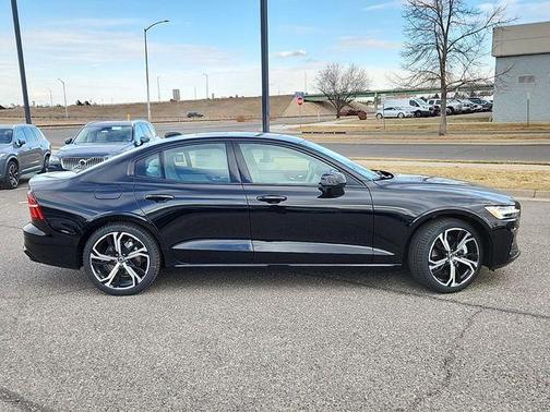 2024 Volvo S60 B5 Core Dark Theme