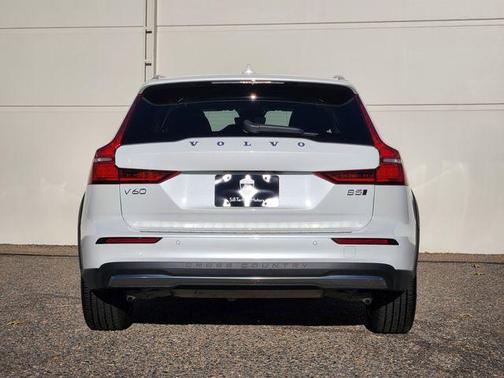 2024 Volvo V60 Cross Country B5 Ultimate