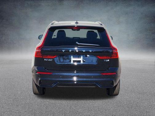 Onyx Black Metallic 2026 Volvo XC60 Plug-In Hybrid T8 Ultra