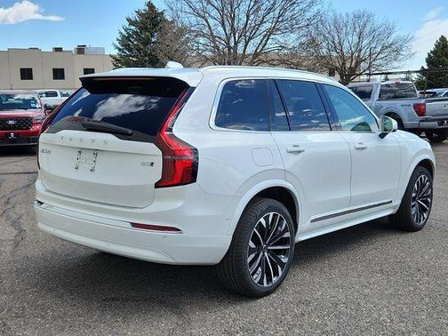 2025 Volvo XC90 B5 Plus 7-Seater