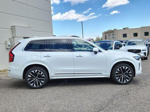 2025 Volvo XC90 B5 Plus 7-Seater