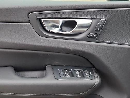 2025 Volvo XC60 B5 Core