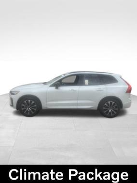Crystal White Metallic 2025 Volvo XC60 B5 Plus
