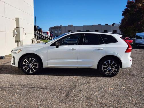 2025 Volvo XC60 B5 Plus
