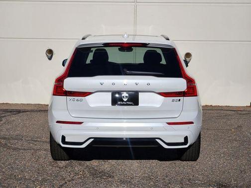 2025 Volvo XC60 B5 Plus