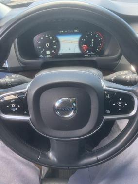 2018 Volvo XC90 T6 Momentum