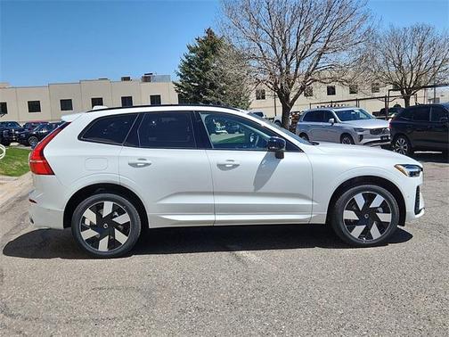 2025 Volvo XC60 Plug-In Hybrid T8 Plus