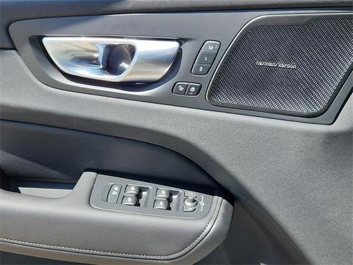 2025 Volvo XC60 Plug-In Hybrid T8 Plus
