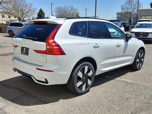 2025 Volvo XC60 Plug-In Hybrid T8 Plus