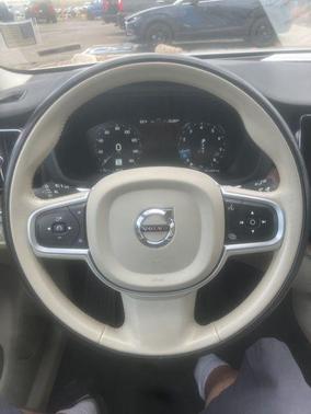 2021 Volvo XC60 T6 Momentum