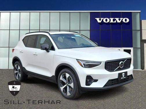 2026 Volvo XC40 B5 Plus