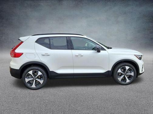 2026 Volvo XC40 B5 Plus