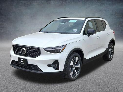 2026 Volvo XC40 B5 Plus