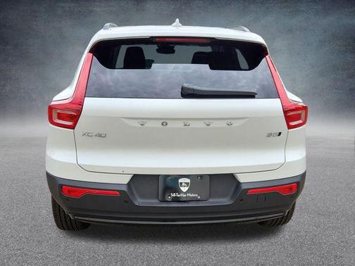 2026 Volvo XC40 B5 Plus