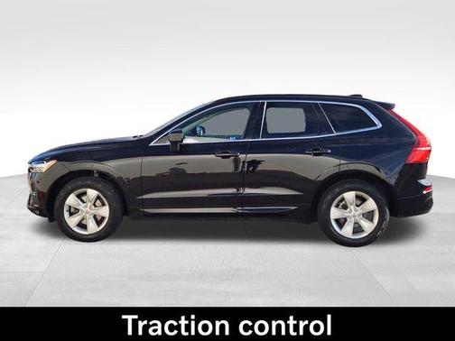 2022 Volvo XC60 B5 Momentum