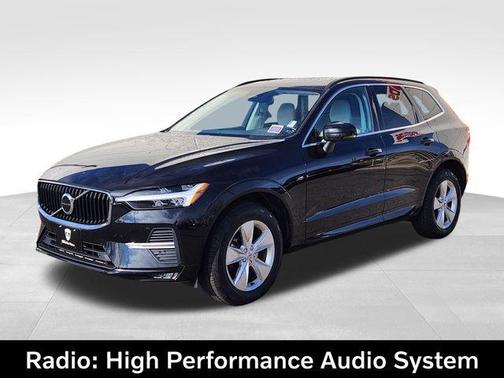 2022 Volvo XC60 B5 Momentum