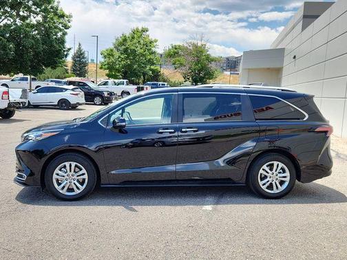 2024 Toyota Sienna Platinum 7 Passenger